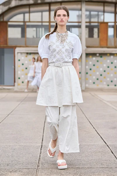 Look 70